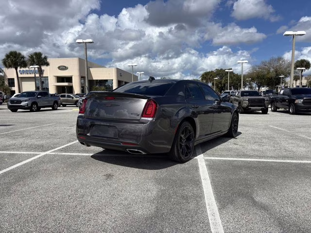 2022 Granite Crystal Metallic Clearcoat Chrysler 300 S RWD Sedan