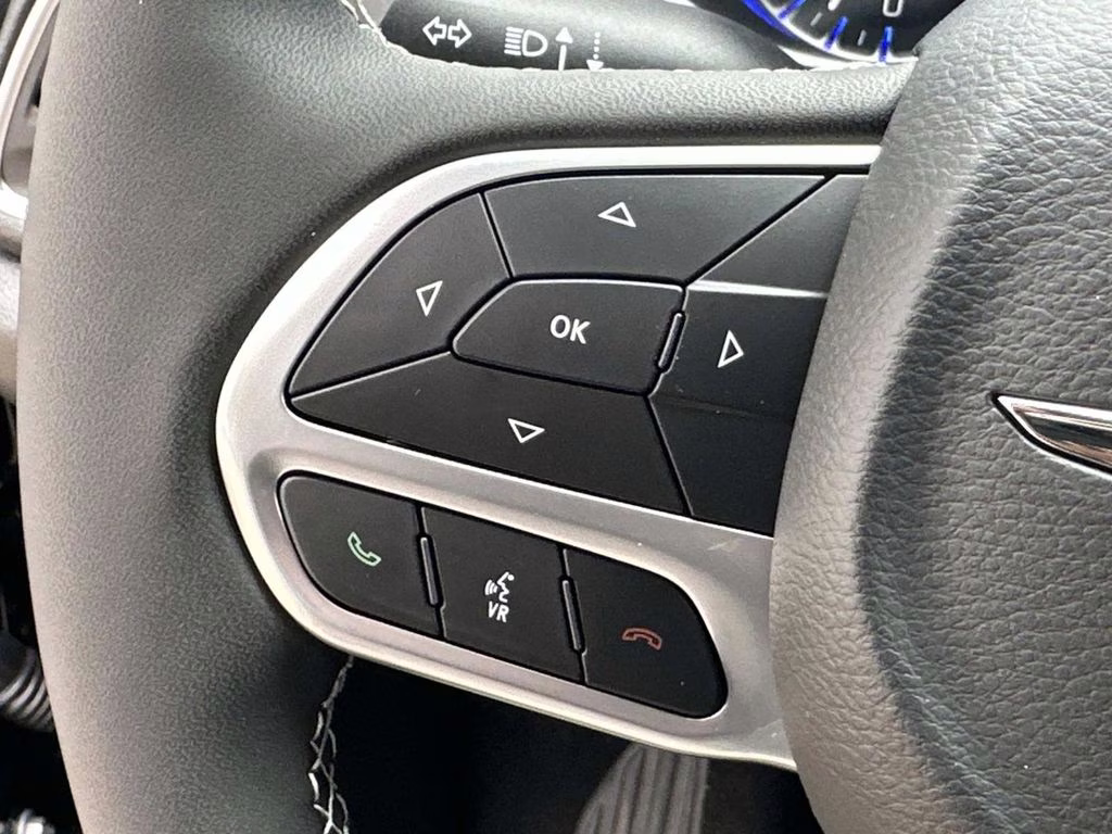 2026 Diamond Black Crystal Pearlcoat Chrysler Pacifica Limited AWD Van