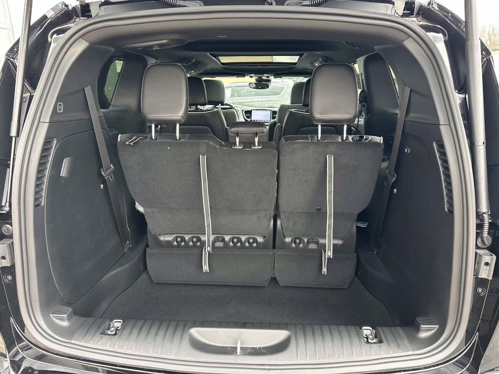 2026 Diamond Black Crystal Pearlcoat Chrysler Pacifica Limited AWD Van