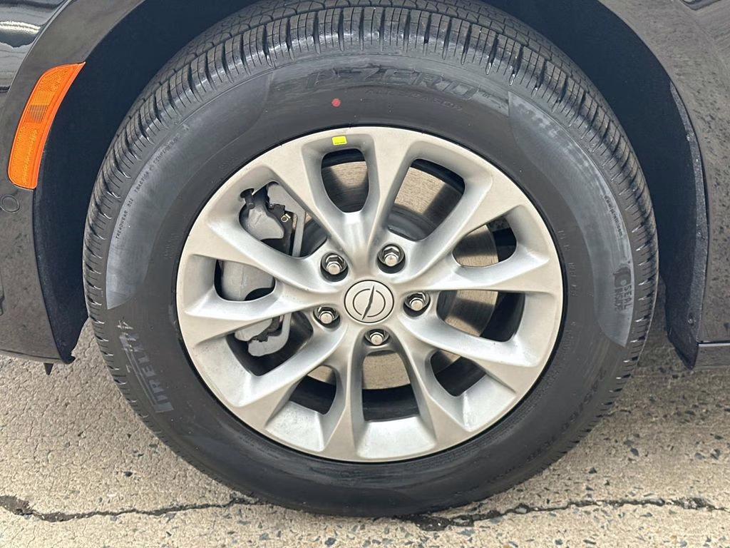 2026 Diamond Black Crystal Pearlcoat Chrysler Pacifica Limited AWD Van