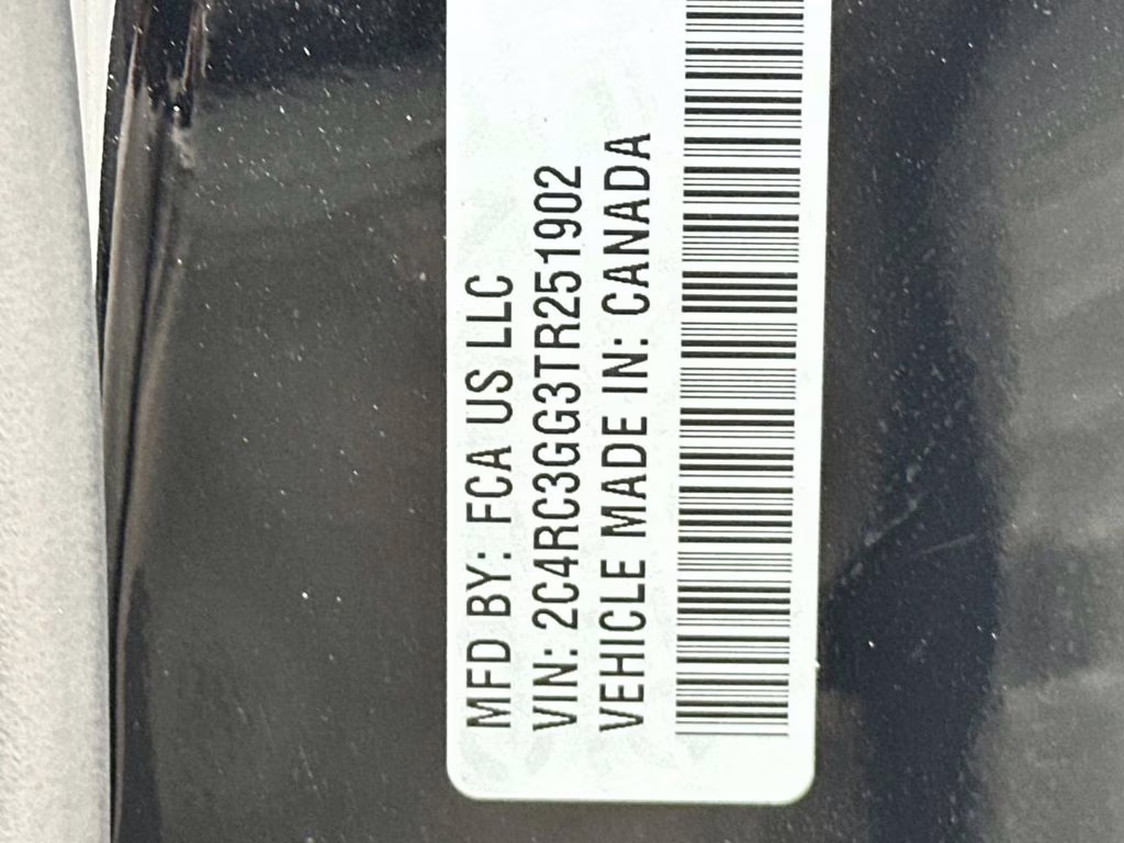 2026 Diamond Black Crystal Pearlcoat Chrysler Pacifica Limited AWD Van