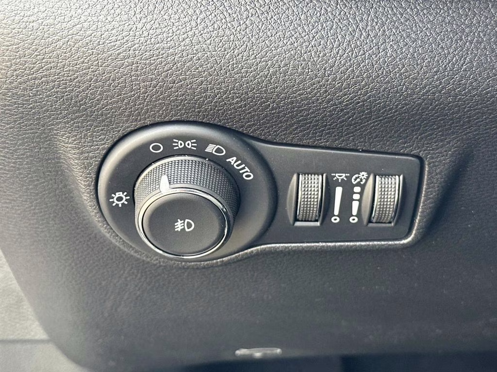 2026 Bright White Clearcoat Jeep Compass Limited 4X4 SUV