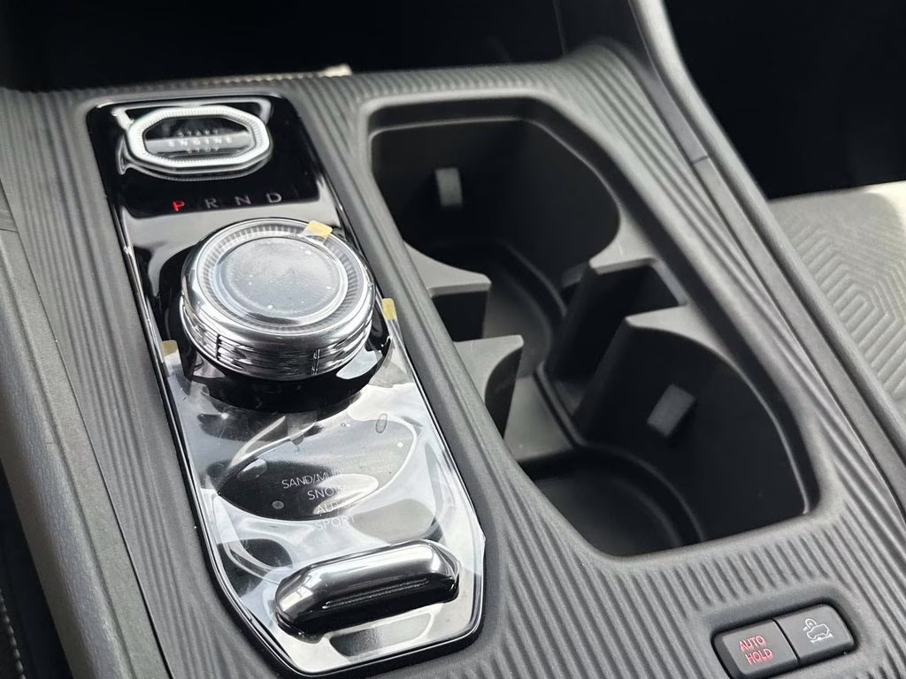 2026 Diamond Black Crystal Pearlcoat Jeep Cherokee Laredo 4X4 SUV