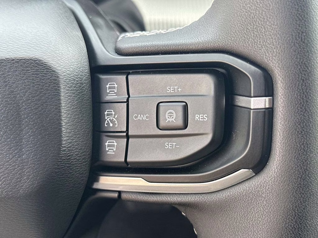 2026 Diamond Black Crystal Pearlcoat Jeep Cherokee Laredo 4X4 SUV