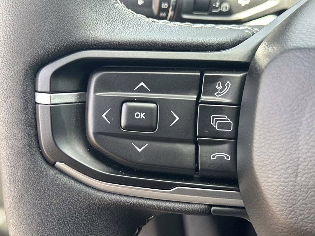 2026 Diamond Black Crystal Pearlcoat Jeep Cherokee Laredo 4X4 SUV