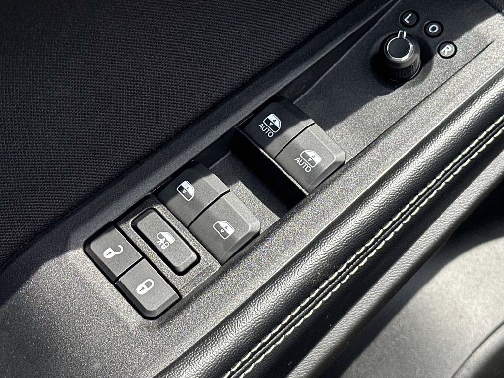 2026 Diamond Black Crystal Pearlcoat Jeep Cherokee Laredo 4X4 SUV