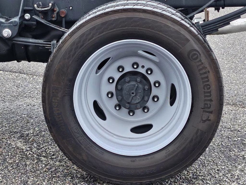 2026 Oxford White Ford Super Duty F-450 DRW XL RWD Chassis