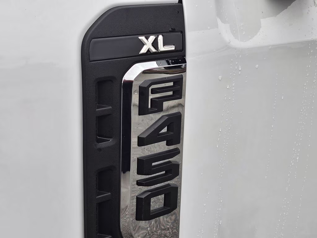 2026 Oxford White Ford Super Duty F-450 DRW XL RWD Chassis