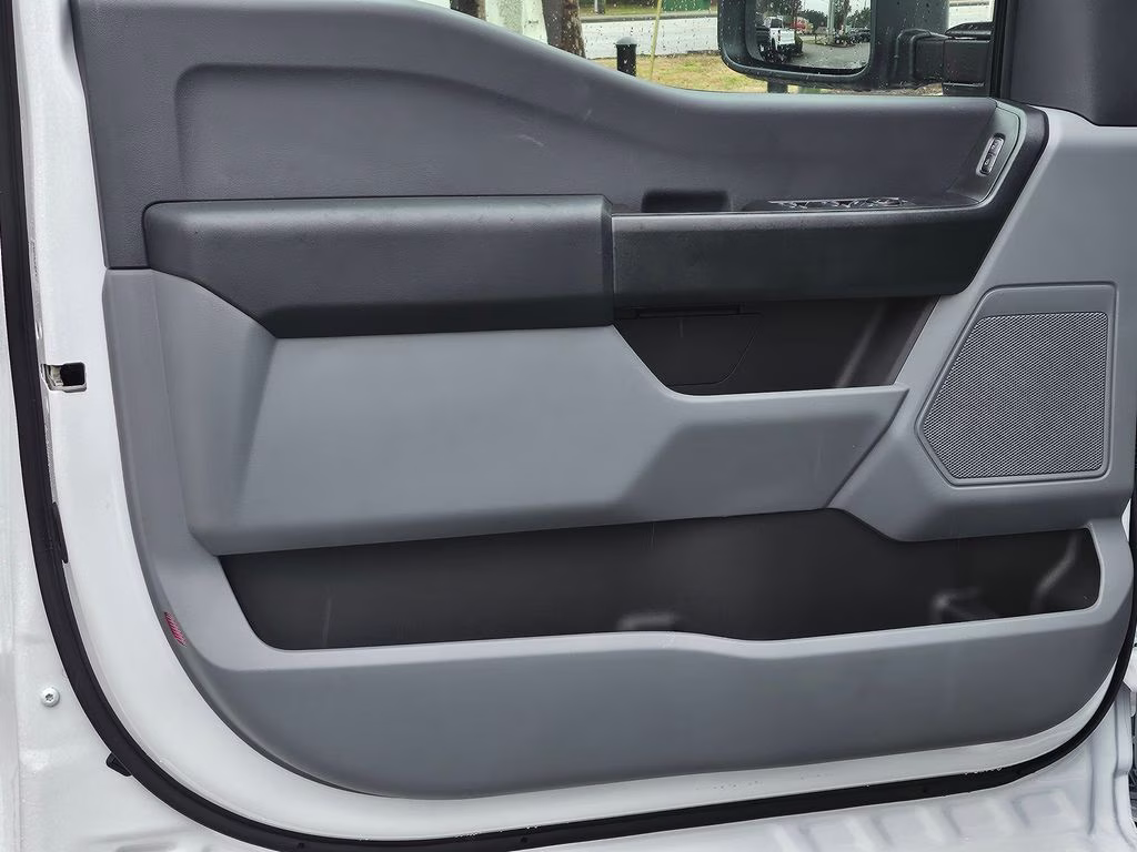 2026 Oxford White Ford Super Duty F-450 DRW XL RWD Chassis