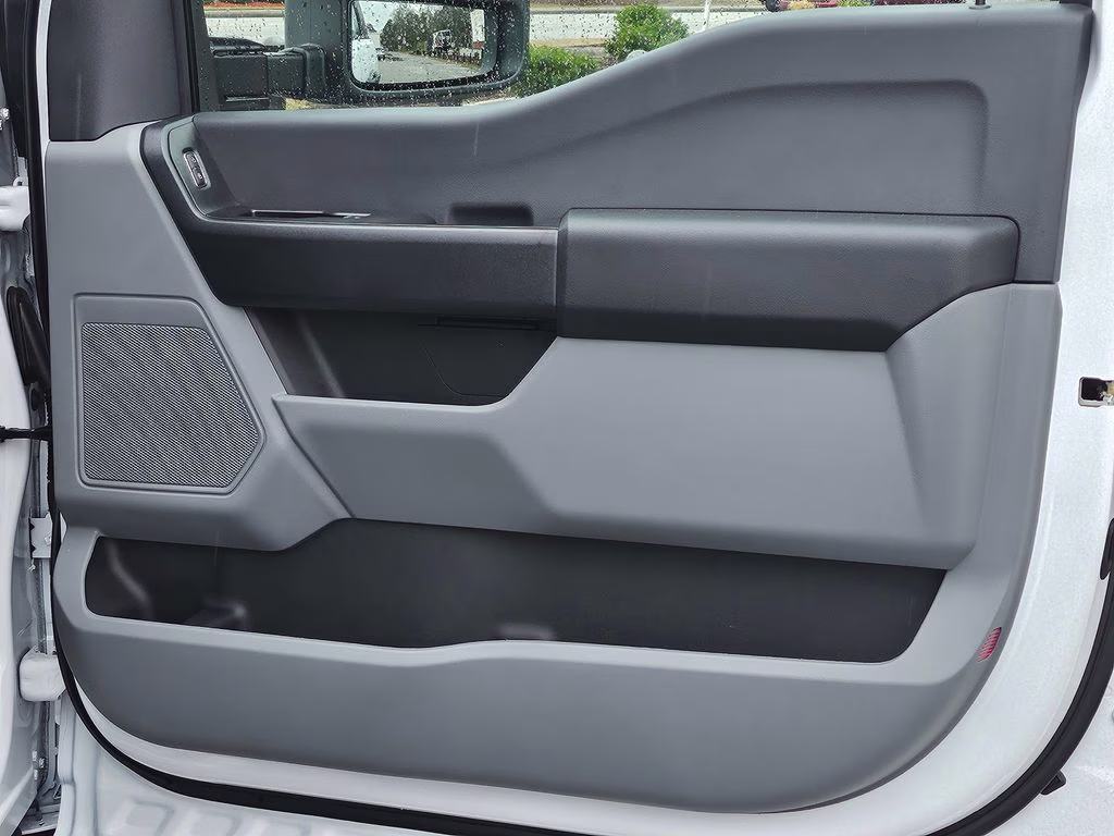 2026 Oxford White Ford Super Duty F-450 DRW XL RWD Chassis