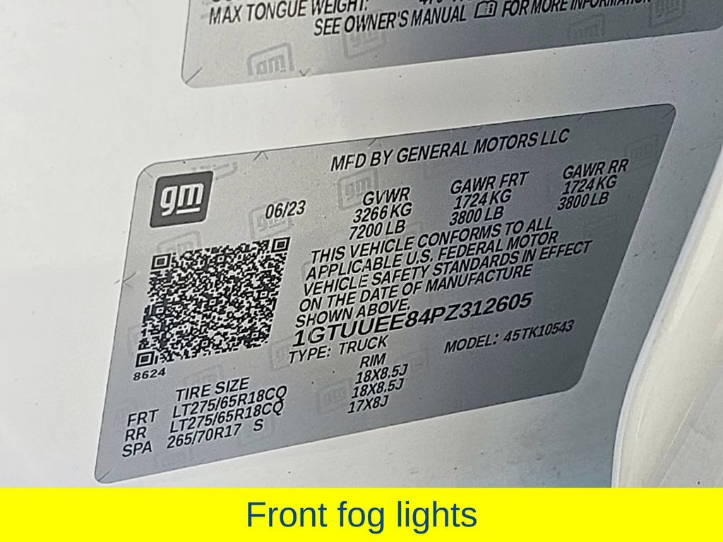 2023 Summit White GMC Sierra 1500 AT4 4X4 Truck