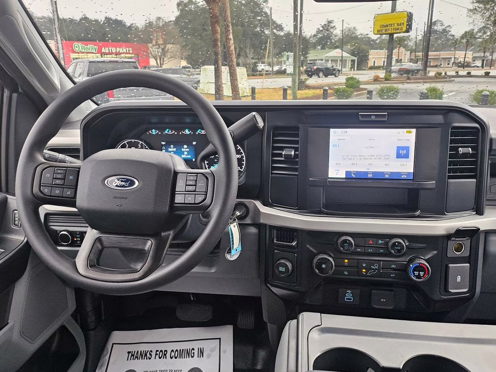 2026 Oxford White Ford Super Duty F-450 DRW XL RWD Chassis