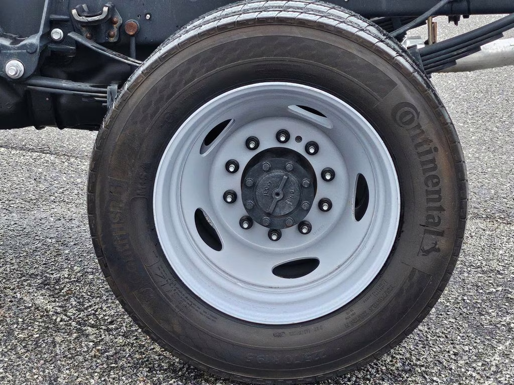 2026 Oxford White Ford Super Duty F-450 DRW XL RWD Chassis