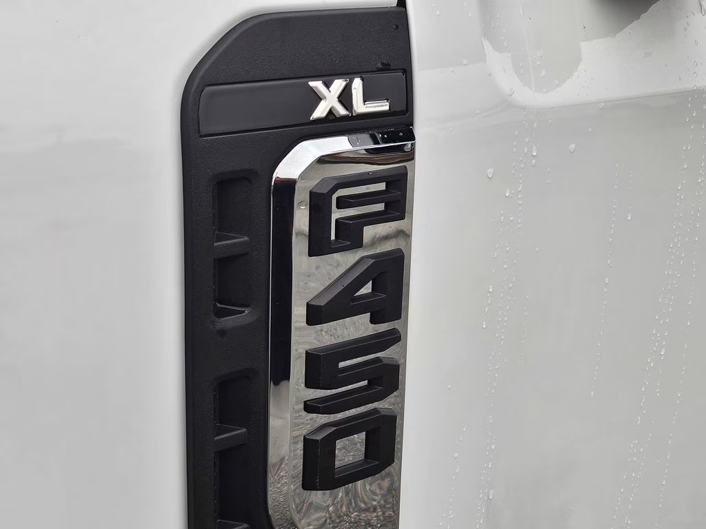 2026 Oxford White Ford Super Duty F-450 DRW XL RWD Chassis