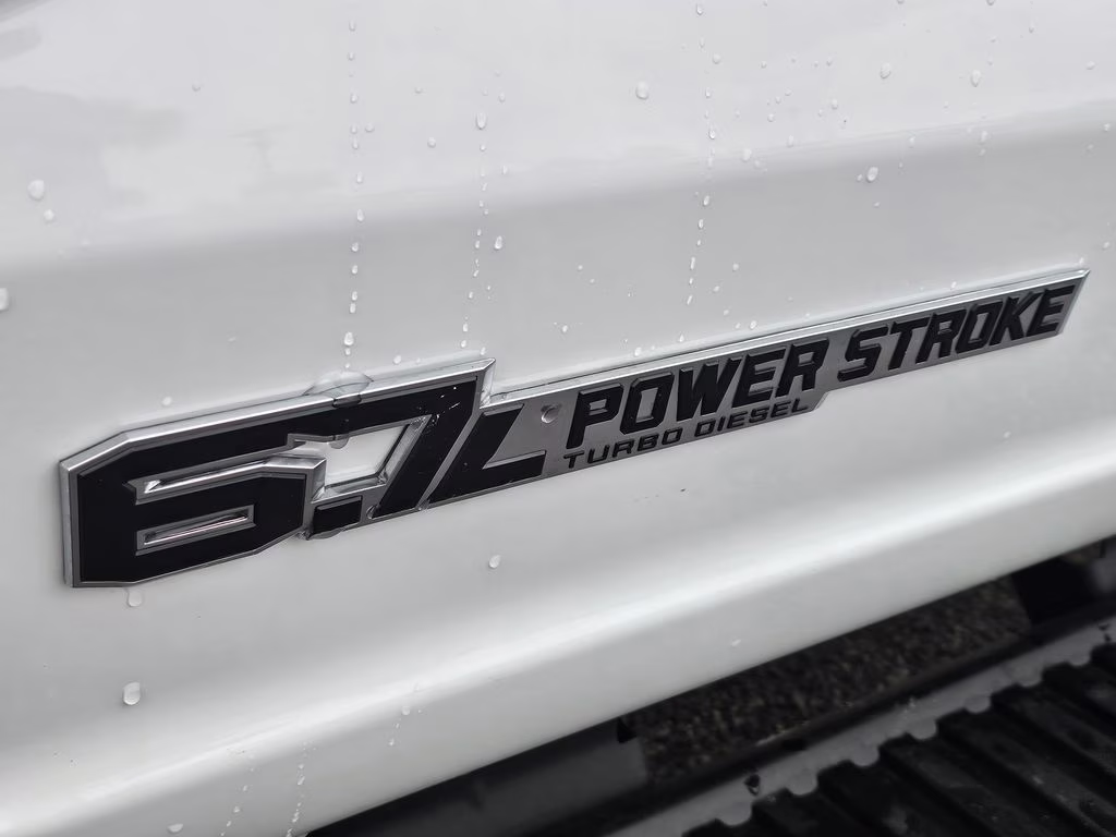 2026 Oxford White Ford Super Duty F-450 DRW XL RWD Chassis