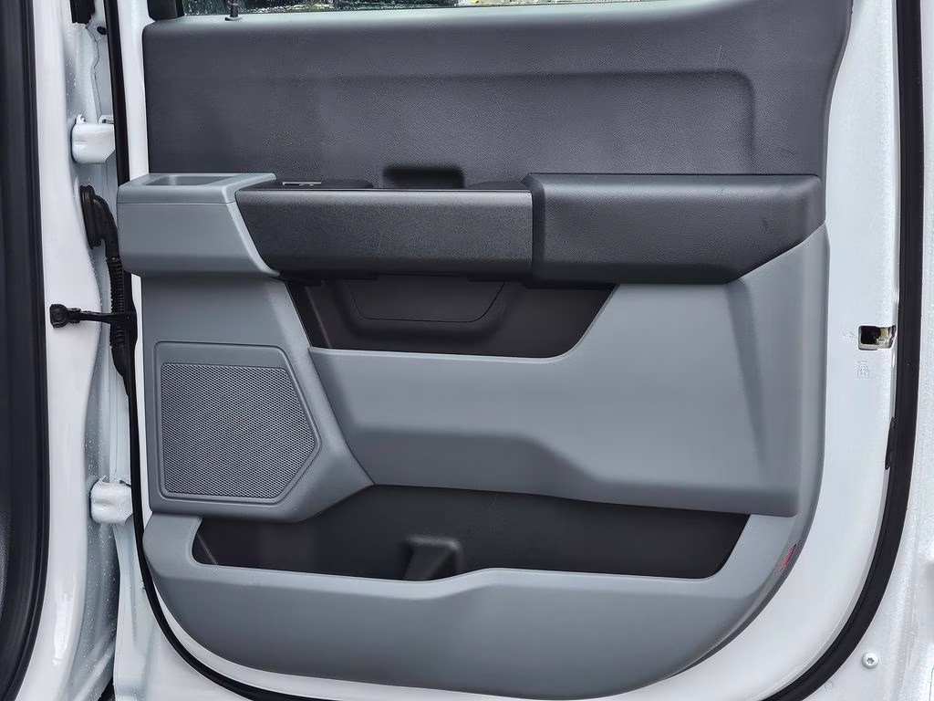 2026 Oxford White Ford Super Duty F-450 DRW XL RWD Chassis