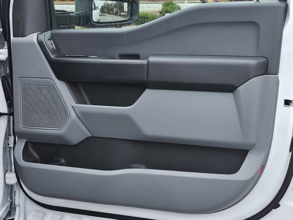 2026 Oxford White Ford Super Duty F-450 DRW XL RWD Chassis