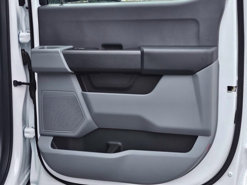 2026 Oxford White Ford Super Duty F-450 DRW XL RWD Chassis