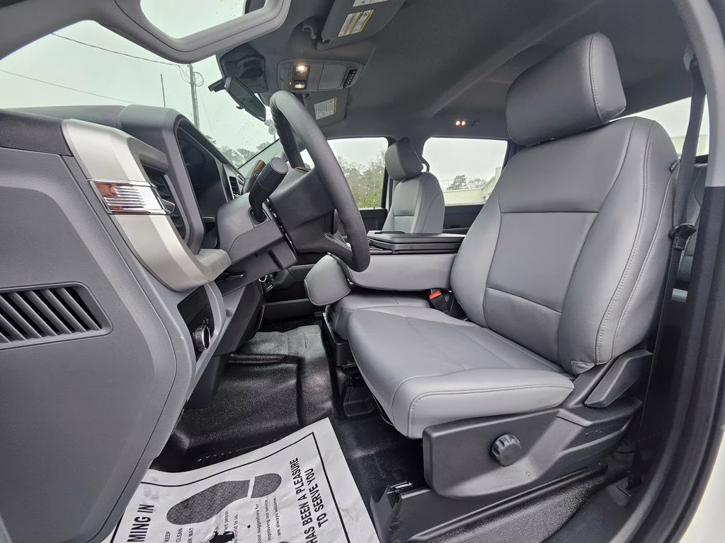 2026 Oxford White Ford Super Duty F-450 DRW XL RWD Chassis