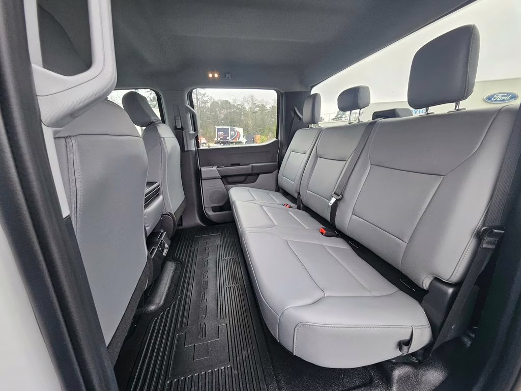 2026 Oxford White Ford Super Duty F-450 DRW XL RWD Chassis