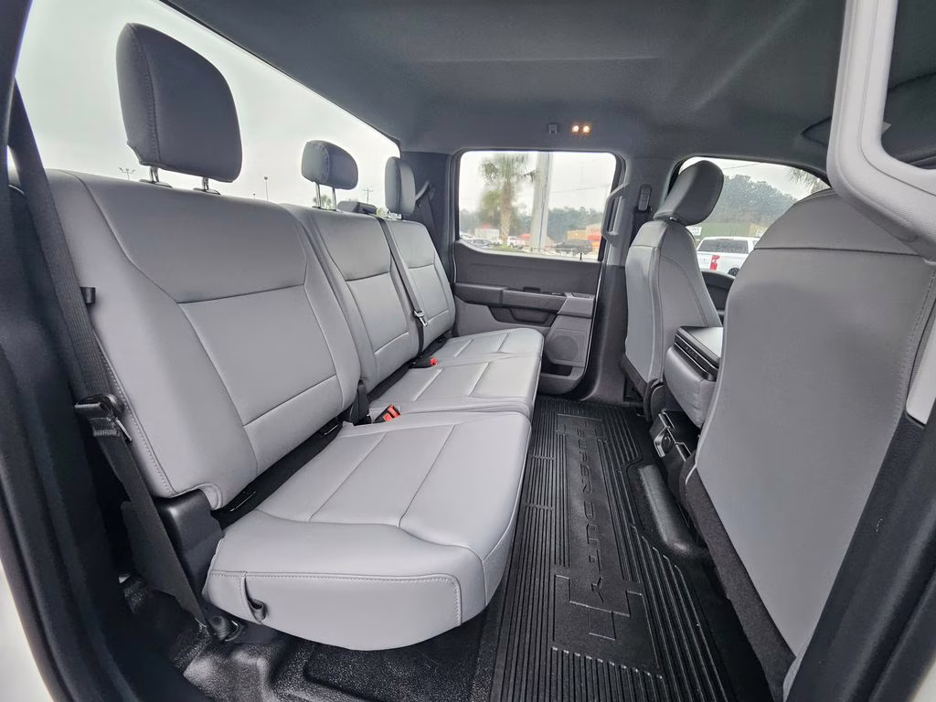 2026 Oxford White Ford Super Duty F-450 DRW XL RWD Chassis