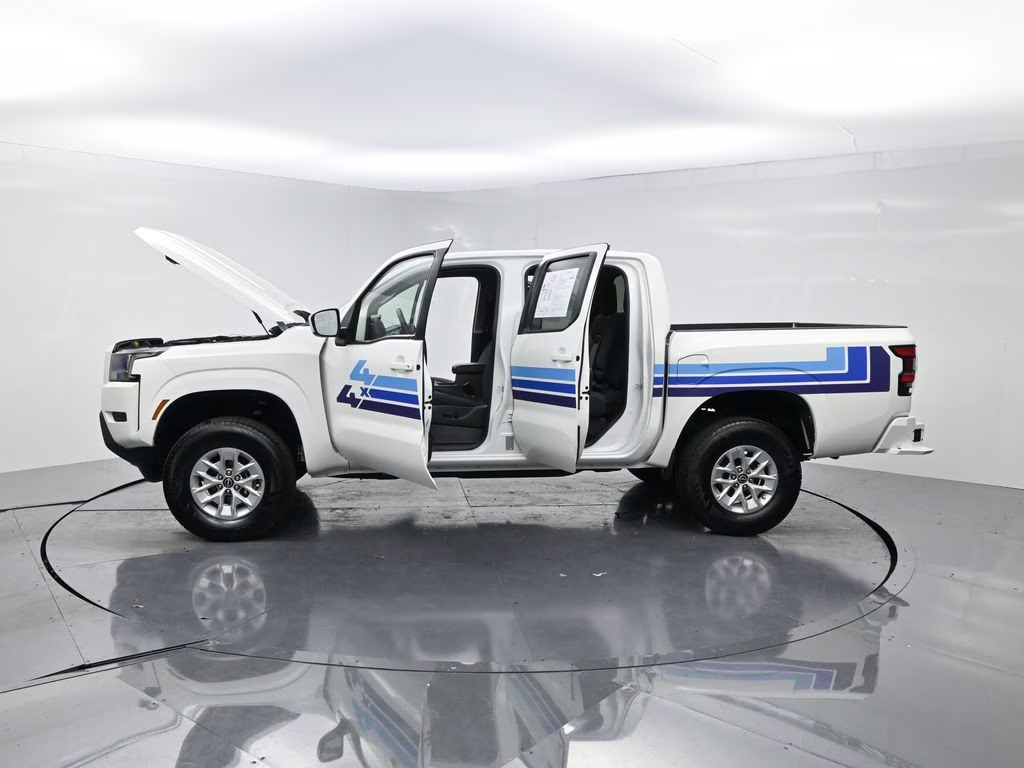 2024 Glacier White Nissan Frontier SV 4X4 Truck