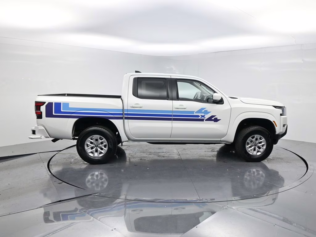 2024 Glacier White Nissan Frontier SV 4X4 Truck