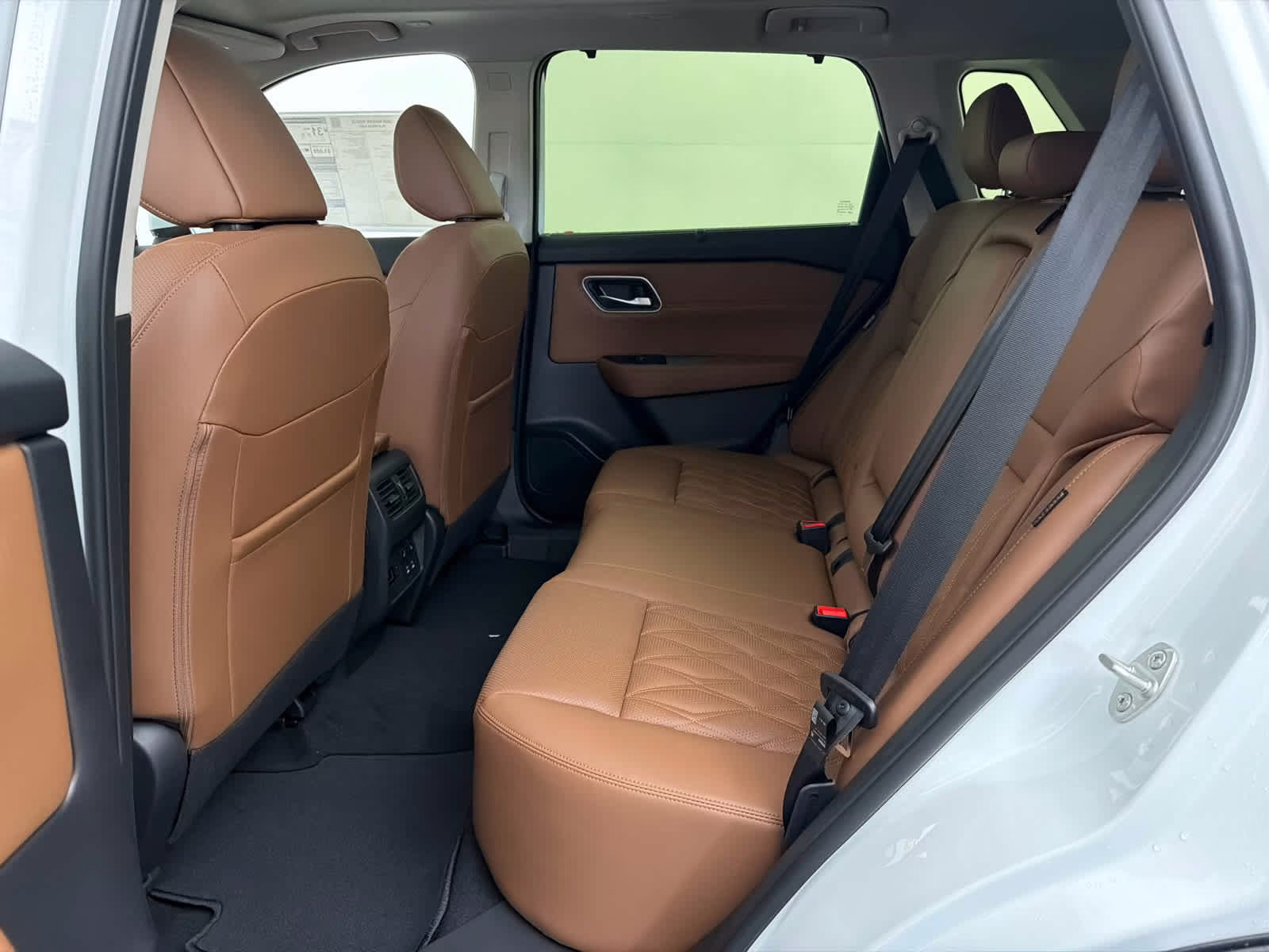 2026 Everest White Pearl Tricoat Nissan Rogue Platinum AWD SUV