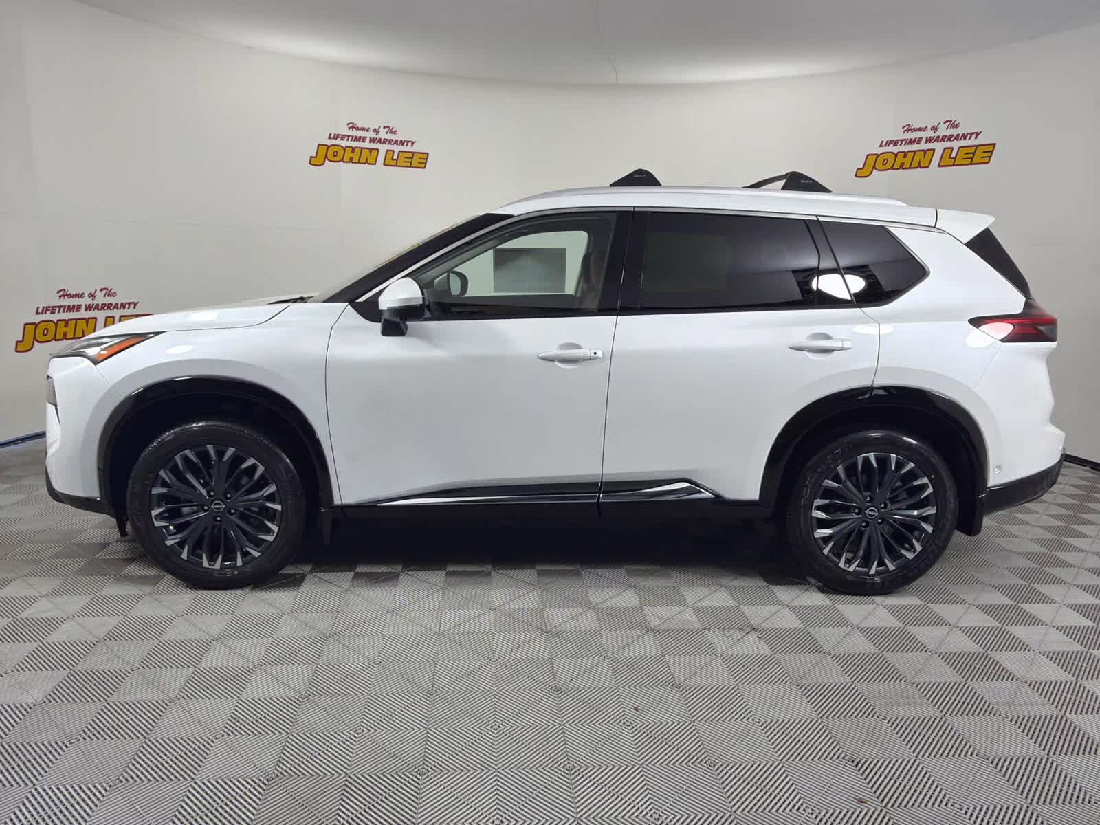 2026 Everest White Pearl Tricoat Nissan Rogue Platinum AWD SUV