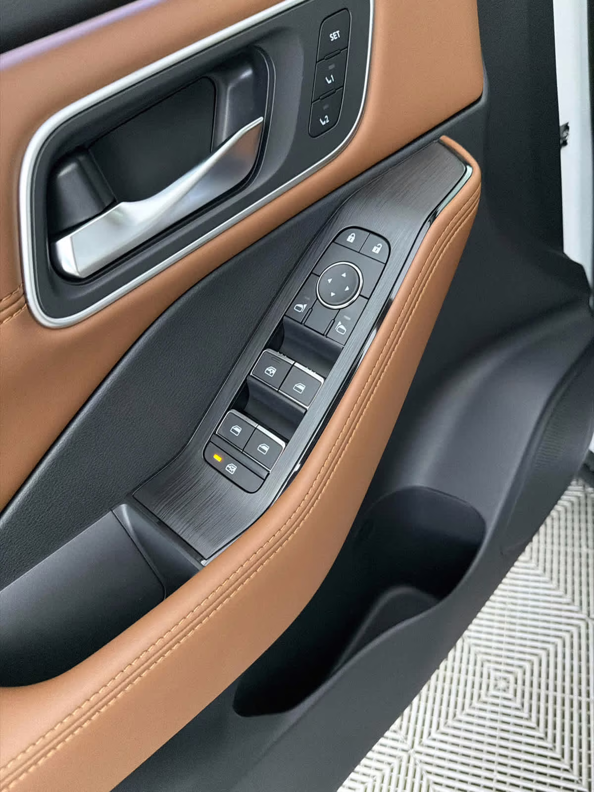 2026 Everest White Pearl Tricoat Nissan Rogue Platinum AWD SUV