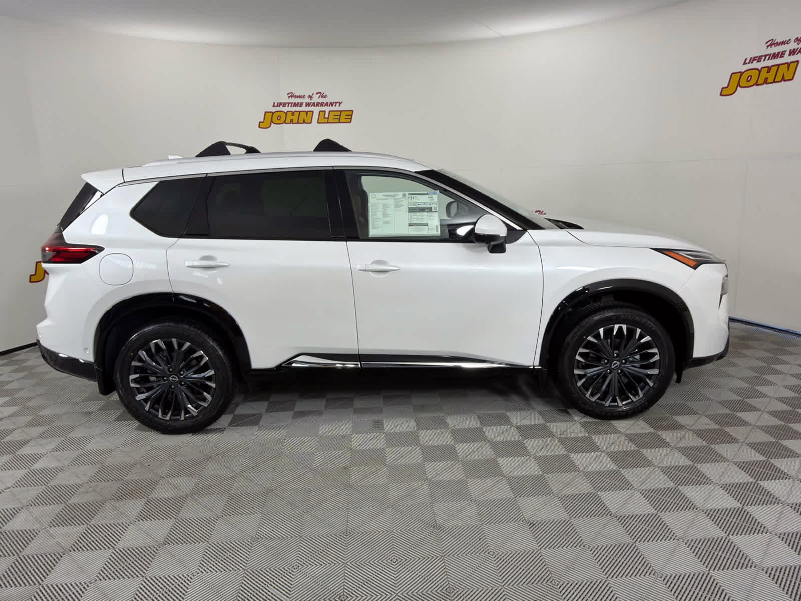 2026 Everest White Pearl Tricoat Nissan Rogue Platinum AWD SUV