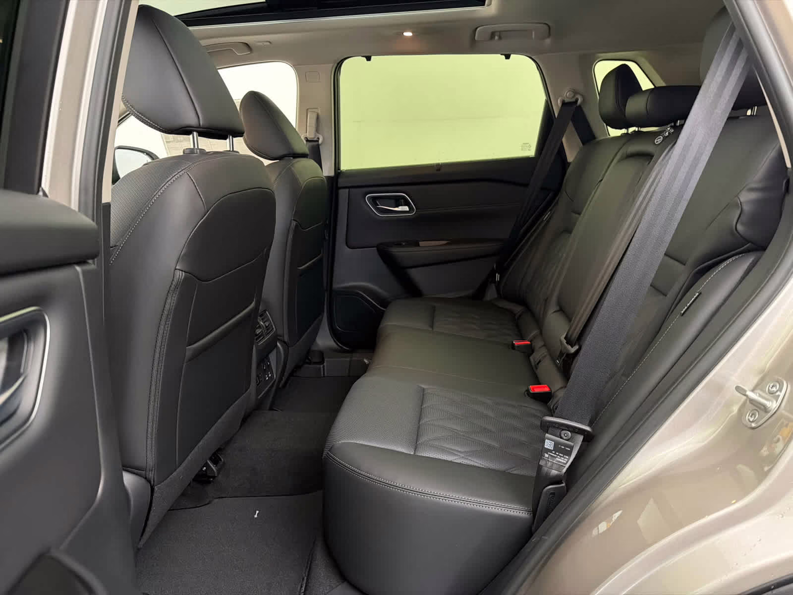 2026 Champagne Silver Metallic/Super Black Nissan Rogue Platinum AWD SUV