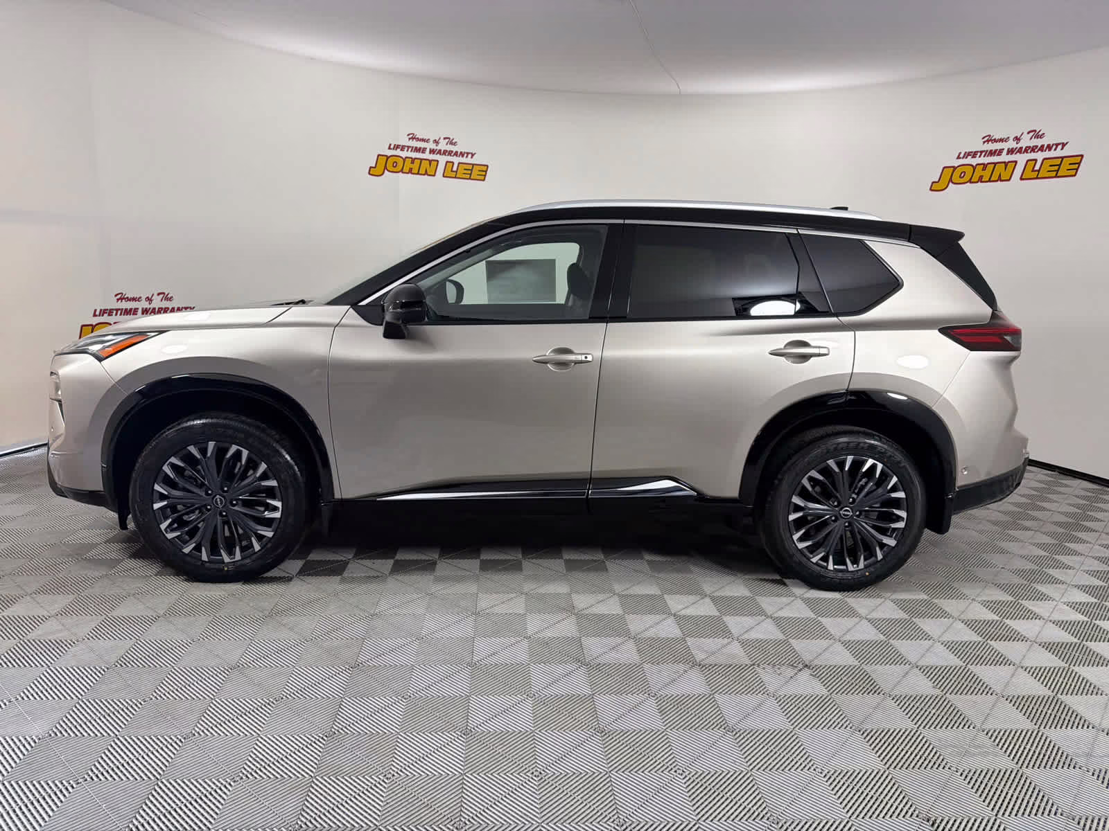 2026 Champagne Silver Metallic/Super Black Nissan Rogue Platinum AWD SUV