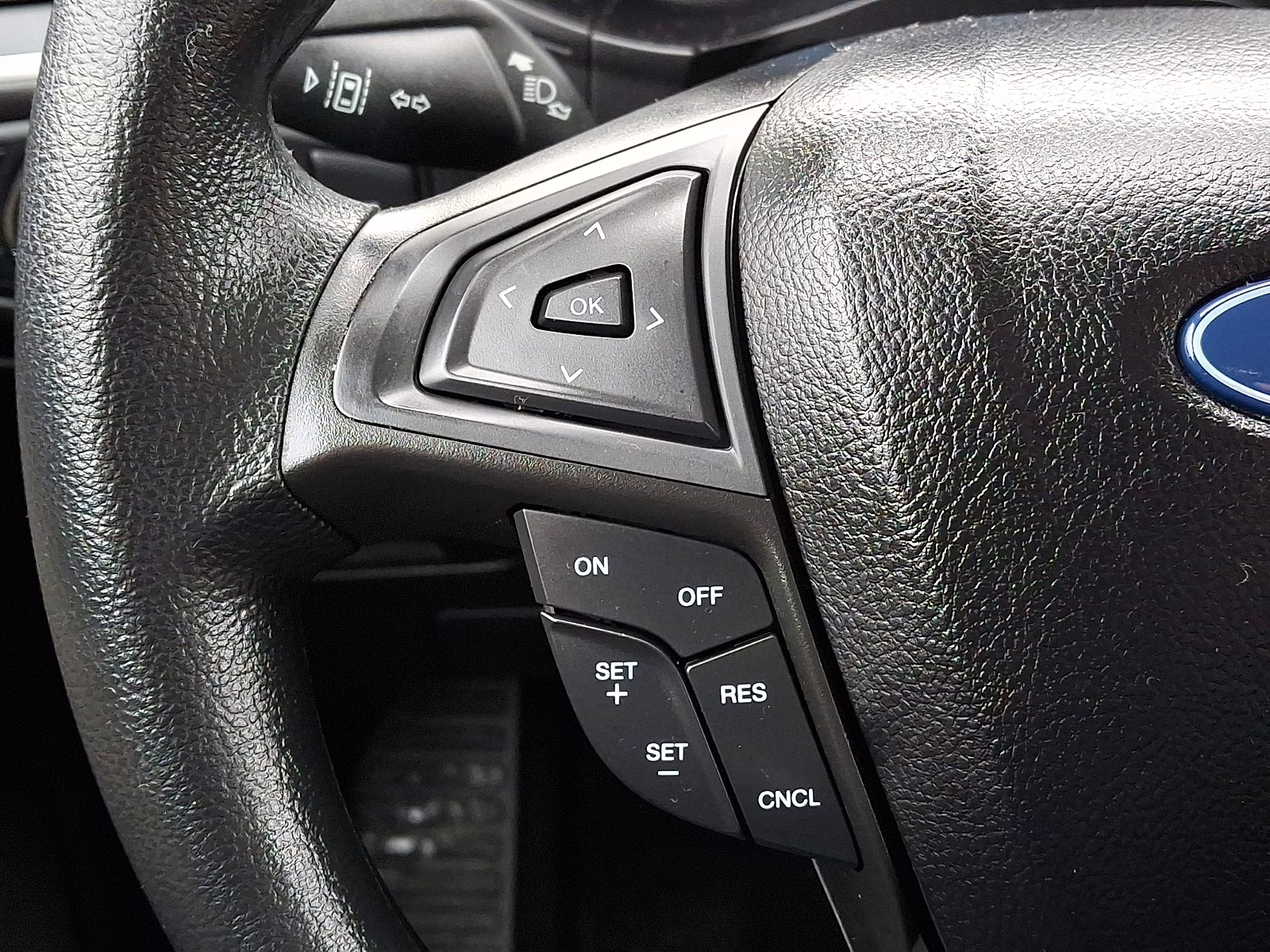 2022 Oxford White - YZ Ford Edge SE AWD