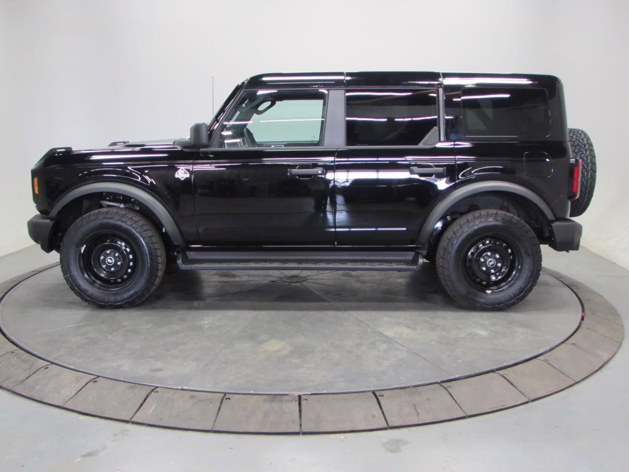 2026 Shadow Black Ford Bronco Outer Banks 4X4 SUV