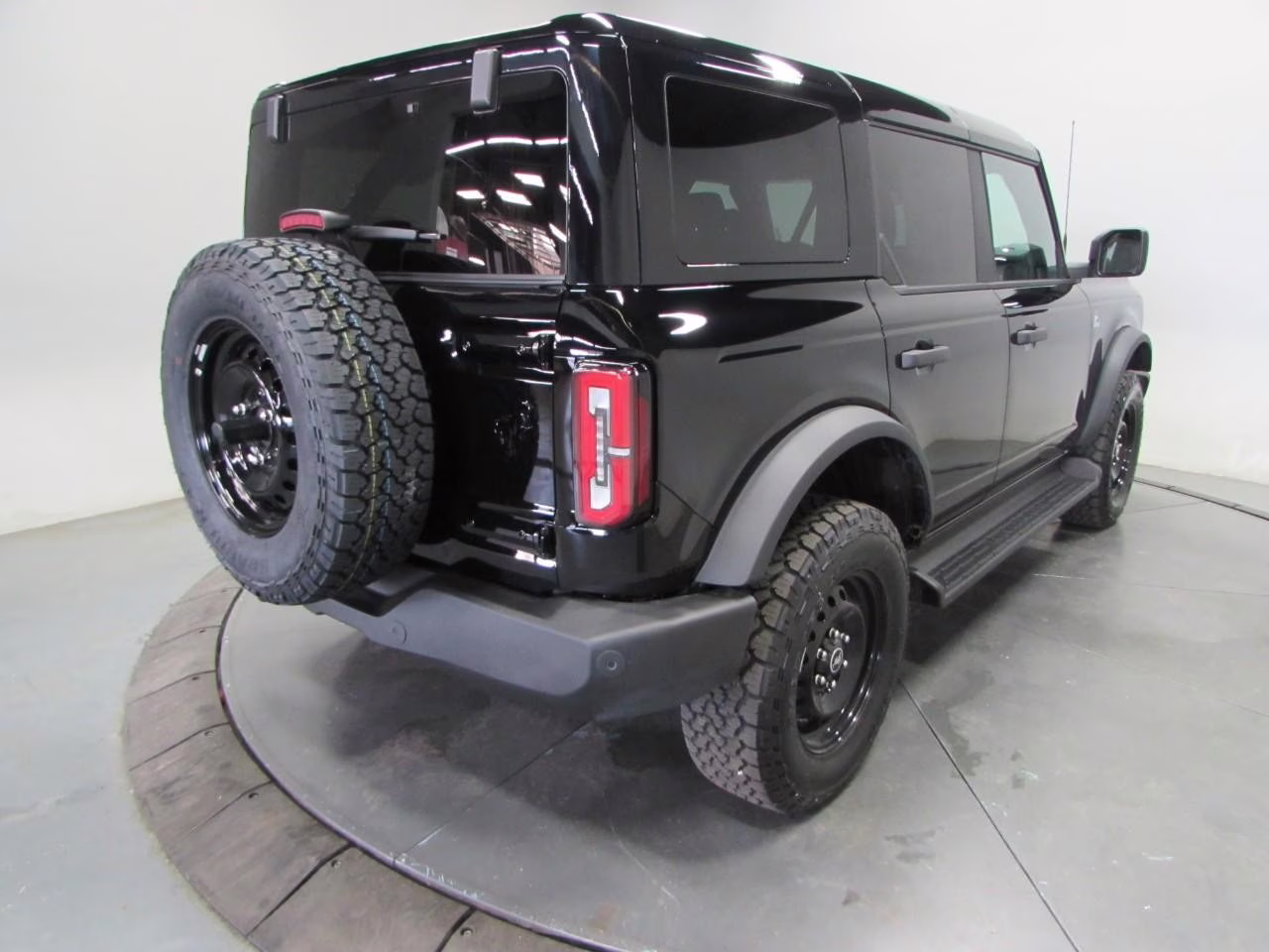 2026 Shadow Black Ford Bronco Outer Banks 4X4 SUV