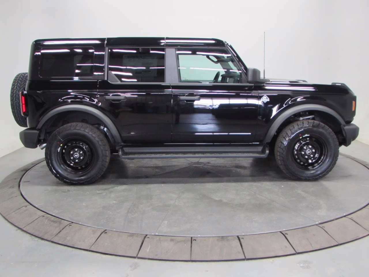2026 Shadow Black Ford Bronco Outer Banks 4X4 SUV