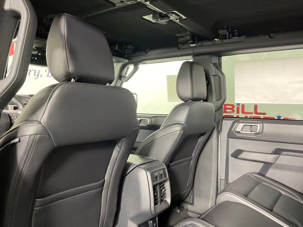 2026 Avalanche Ford Bronco Outer Banks 4X4 SUV