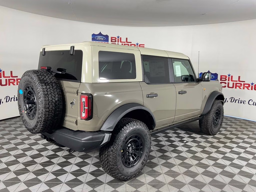 2026 Gray Ford Bronco Badlands 4X4 SUV