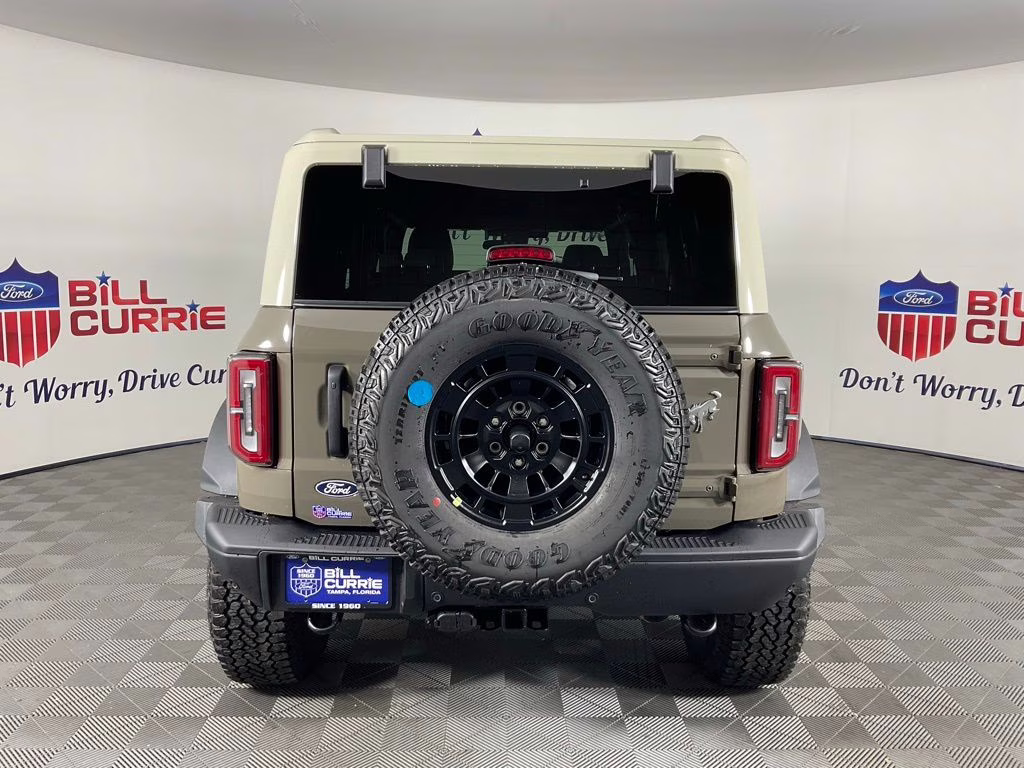 2026 Gray Ford Bronco Badlands 4X4 SUV