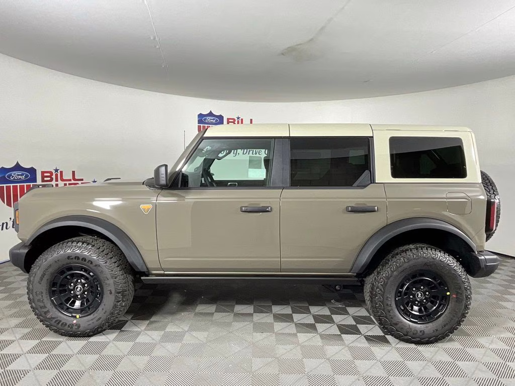 2026 Gray Ford Bronco Badlands 4X4 SUV