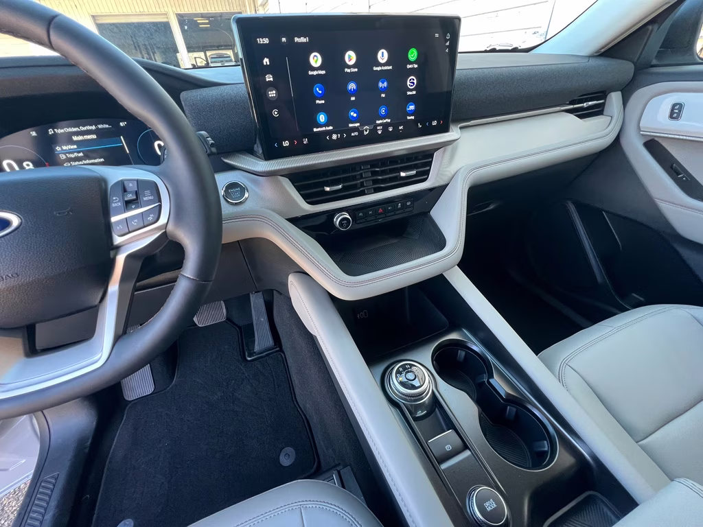 2026 Space White Metallic Ford Explorer Active w/200A Pkg RWD SUV