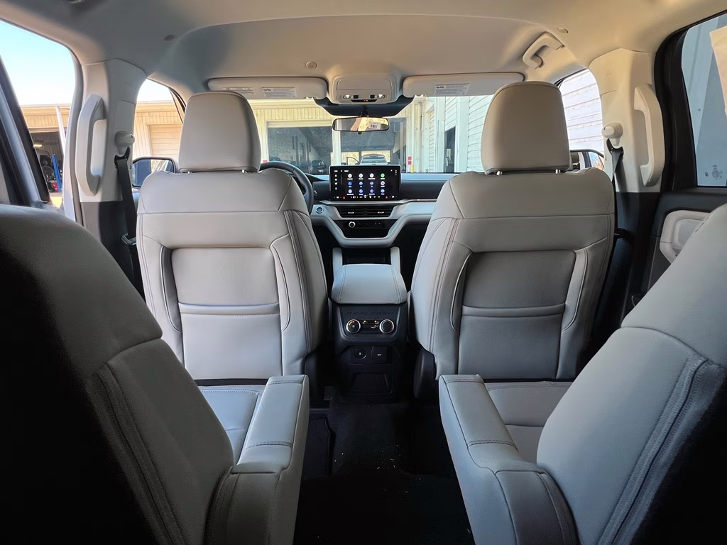 2026 Space White Metallic Ford Explorer Active w/200A Pkg RWD SUV