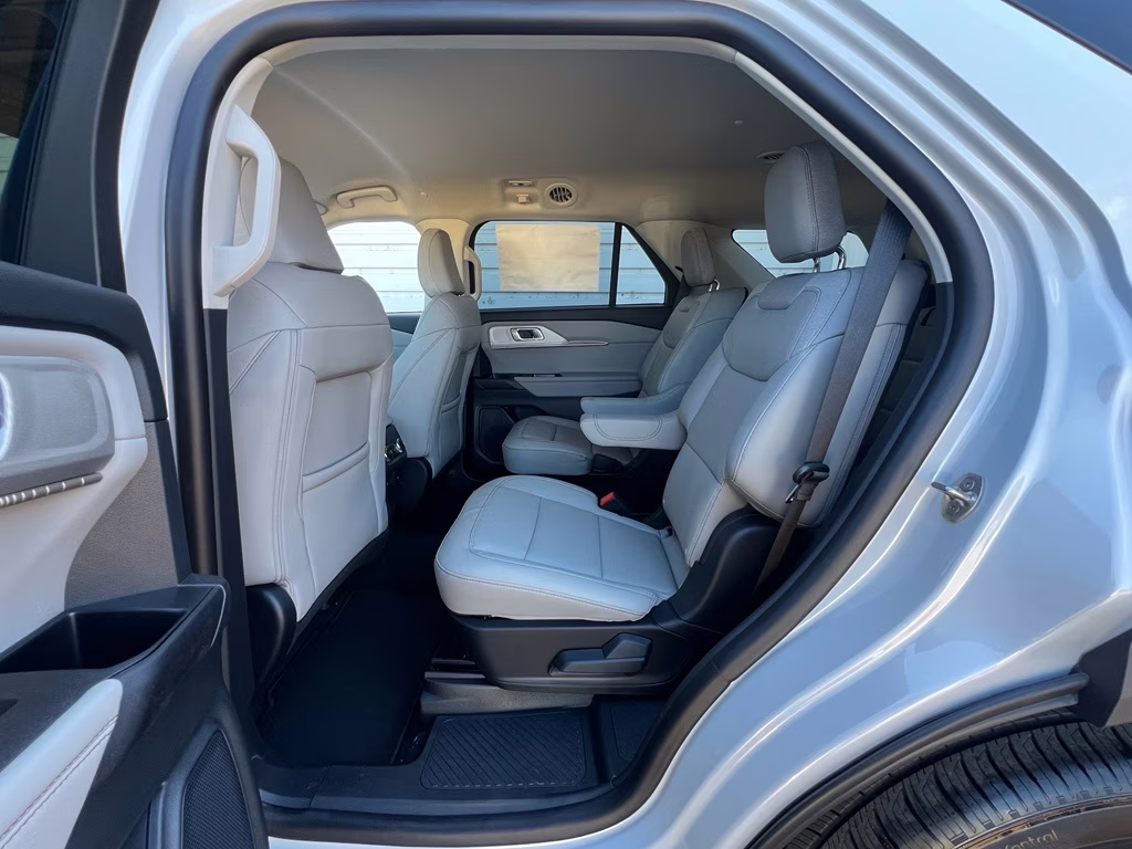 2026 Space White Metallic Ford Explorer Active w/200A Pkg RWD SUV