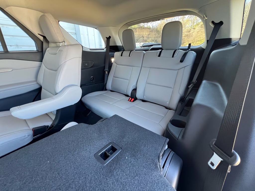2026 Space White Metallic Ford Explorer Active w/200A Pkg RWD SUV