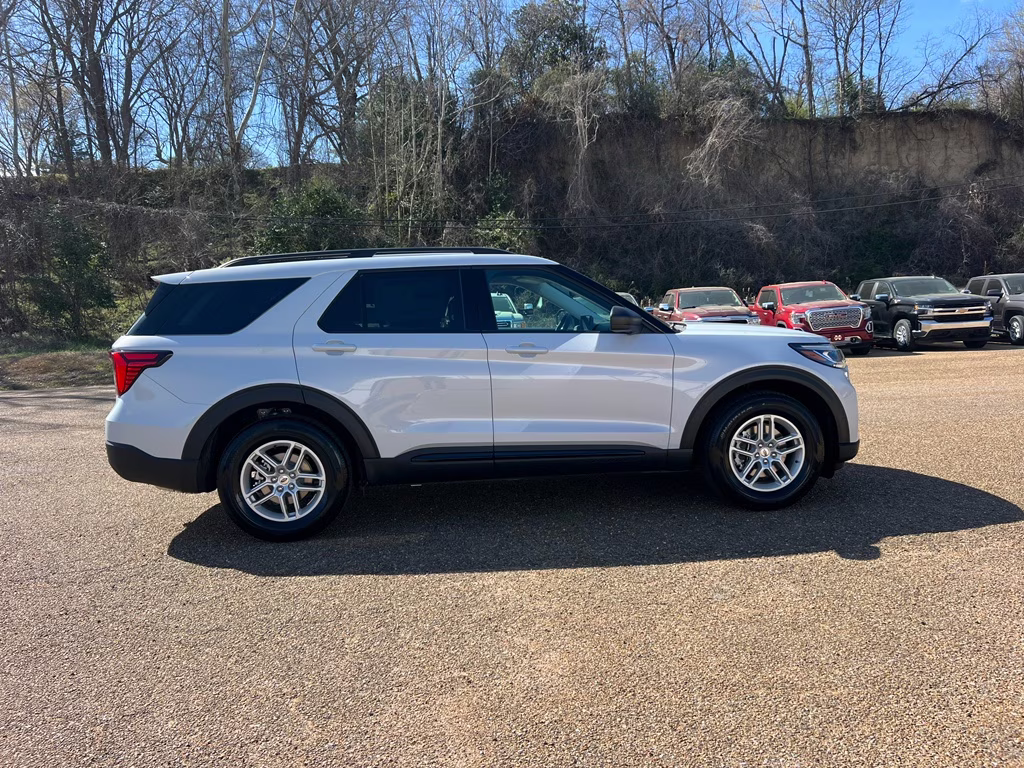 2026 Space White Metallic Ford Explorer Active w/200A Pkg RWD SUV