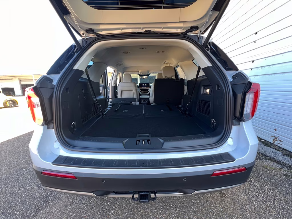 2026 Space White Metallic Ford Explorer Active w/200A Pkg RWD SUV