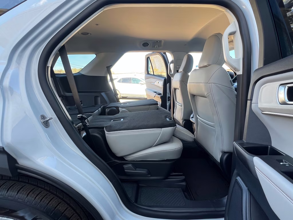 2026 Space White Metallic Ford Explorer Active w/200A Pkg RWD SUV