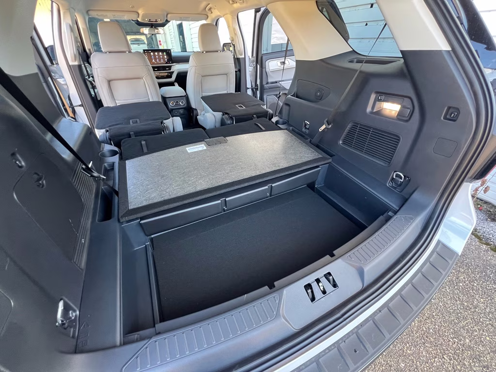 2026 Space White Metallic Ford Explorer Active w/200A Pkg RWD SUV