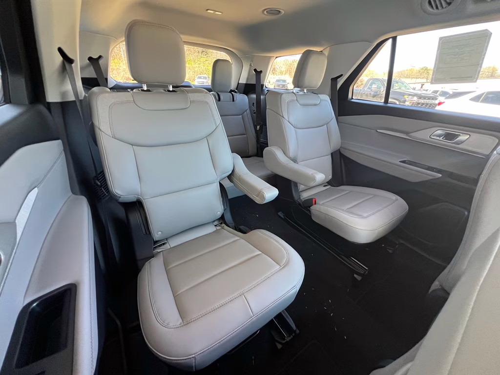 2026 Space White Metallic Ford Explorer Active w/200A Pkg RWD SUV